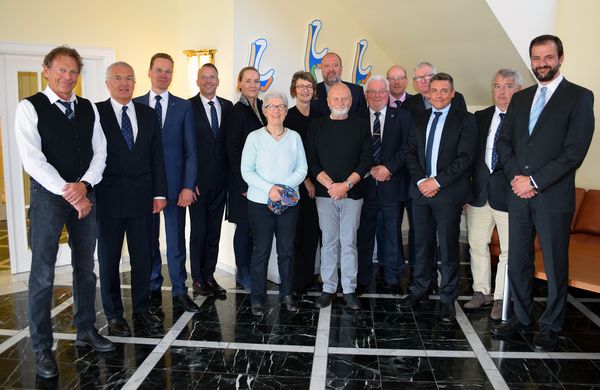 Gruppenfoto des Aufsichtsrats der EVS bei ihrer Jubiläumsfeier