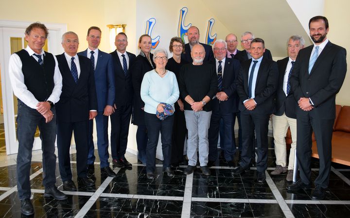 Gruppenfoto des Aufsichtsrats der EVS bei ihrer Jubiläumsfeier